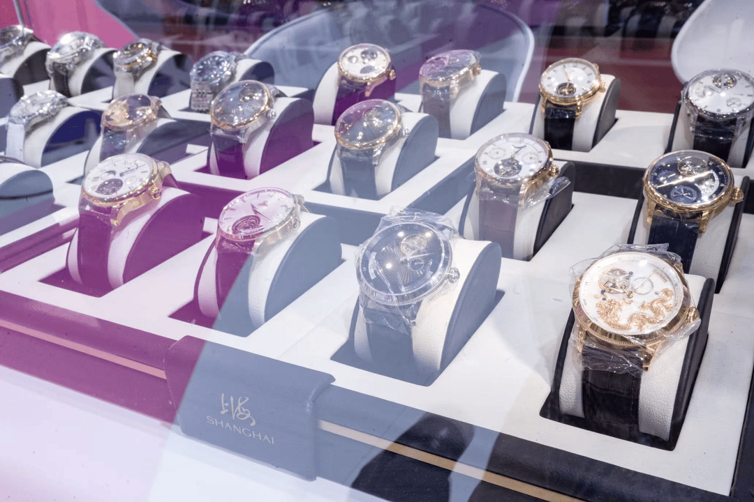 文创首发长三角文博会上海老字号展现精彩设计瓦力娱乐棋牌手提灯笼、冰箱贴…马年豫园灯会(图4) 文创首发长三角文博会上海老字号展现精彩设计瓦力娱乐棋牌手提灯笼、冰箱贴…马年豫园灯会(图4)